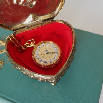 Vintage jewelry box | Heart shaped jewelry box | Vintage hinged trinket box | Small vintage jewelry box | Maritime jewelry box