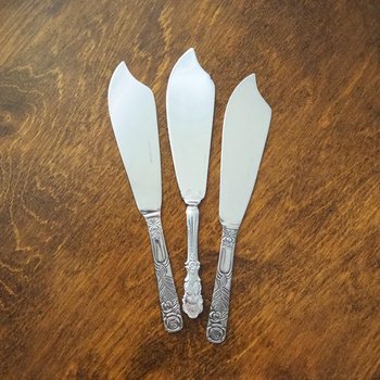 Vintage cake knives | Vintage silver tone cake knives  | Stainless steel cake knives | Ornate cake servers | Mismatched cake knives