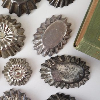 Vintage baking molds | Vintage fluted tin molds | Small pastry molds | Mismatched baking molds | Vintage tin molds | Vintage kitchen decor