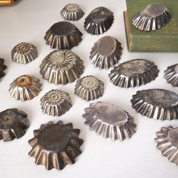 Vintage baking molds | Vintage fluted tin molds | Small pastry molds | Mismatched baking molds | Vintage tin molds | Vintage kitchen decor