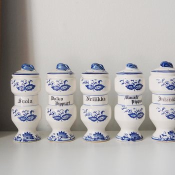 Set of five vintage ceramic spice jars | Blue Onion spice jars | Vintage ceramic spice jars | Blue and white spice jars | Made in Japan