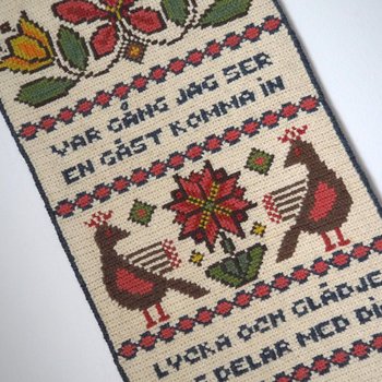 Vintage wall hanging | Scandinavian wall hanging | Swedish wall tapestry | Tvistsöm wall hanging | Wool embroidery | Welcome wall tapestry
