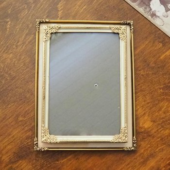 Set of two vintage photo frames | Vintage photo frames | Vintage brass picture frames | Mismatched photo frames