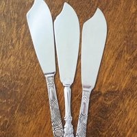 Vintage cake knives | Vintage silver tone cake knives  | Stainless steel cake knives | Ornate cake servers | Mismatched cake knives