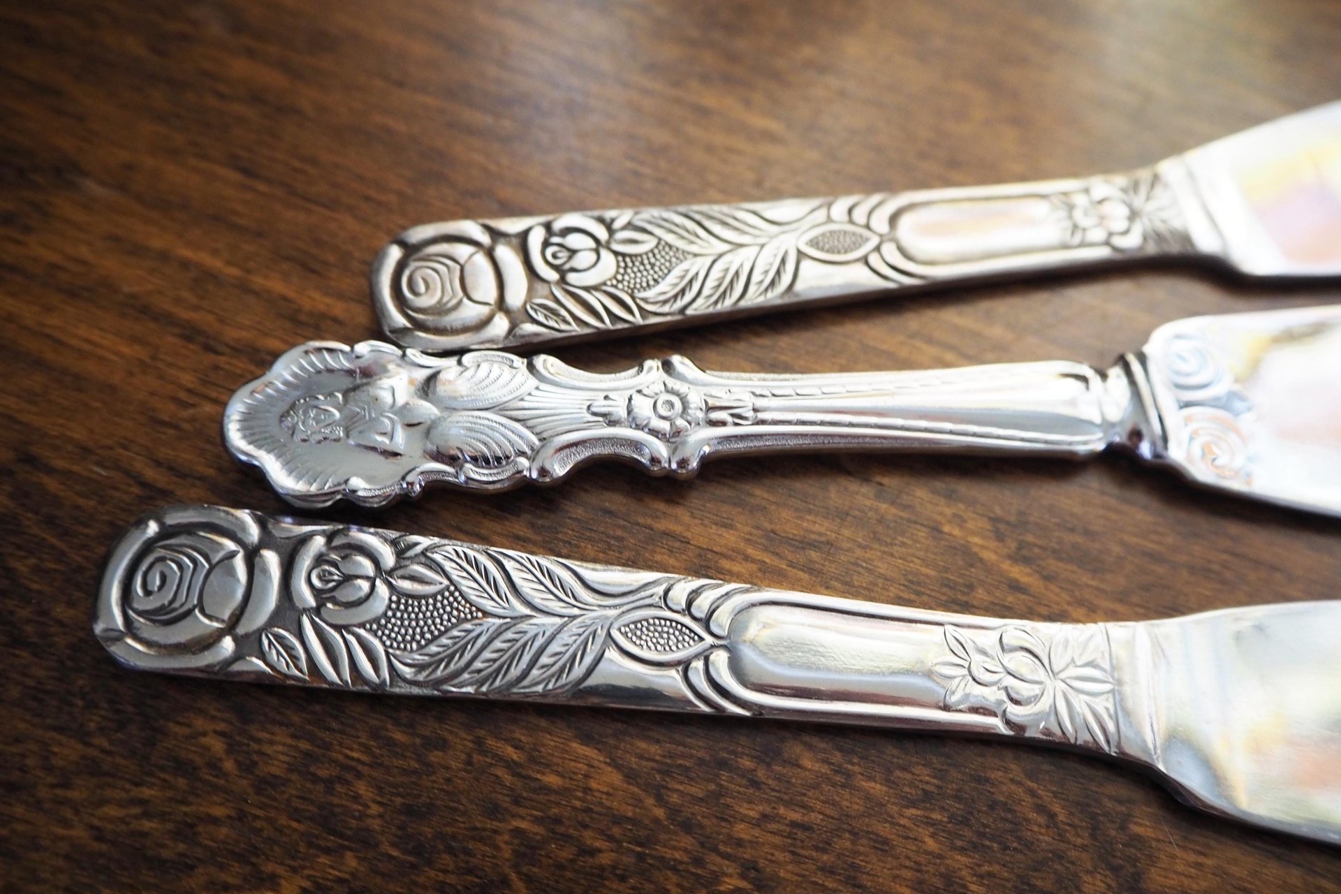 Vintage cake knives | Vintage silver tone cake knives  | Stainless steel cake knives | Ornate cake servers | Mismatched cake knives
